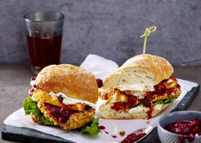 Süßkartoffel-Burger mit Cranberry-Ketchup