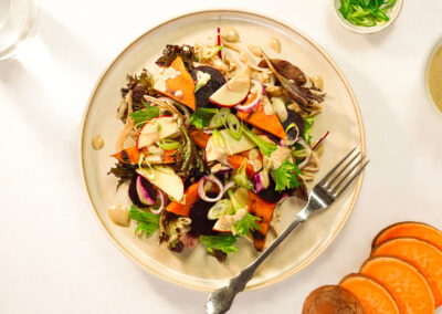 Süßkartoffel-Salat mit Tahini-Dressing